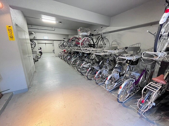 物件外観写真2　(駐輪場)