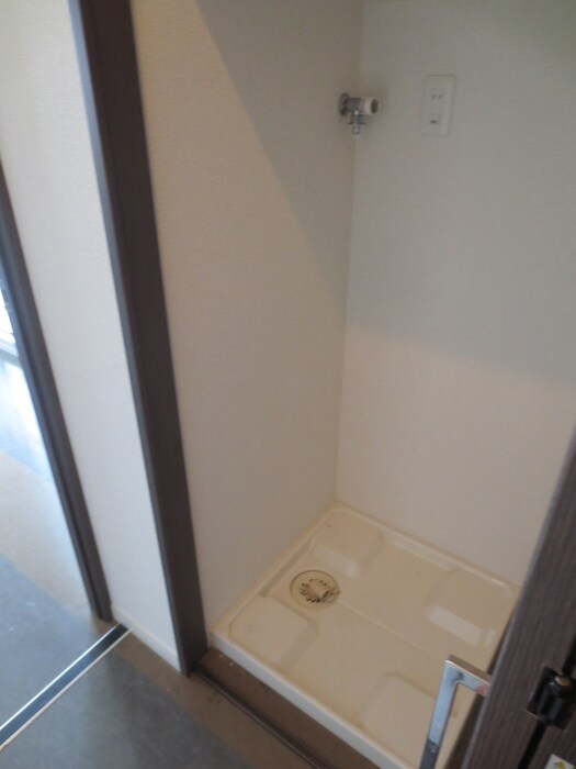 物件内観写真12　(洗濯機置場)