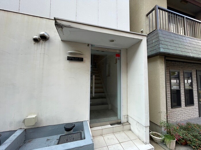 物件外観写真5　(エントランス部分)