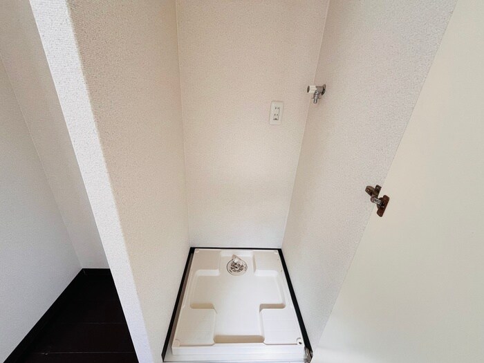 物件内観写真13　(洗濯機置場)