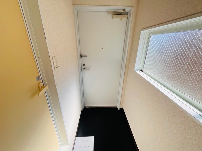 物件内観写真14　(玄関)