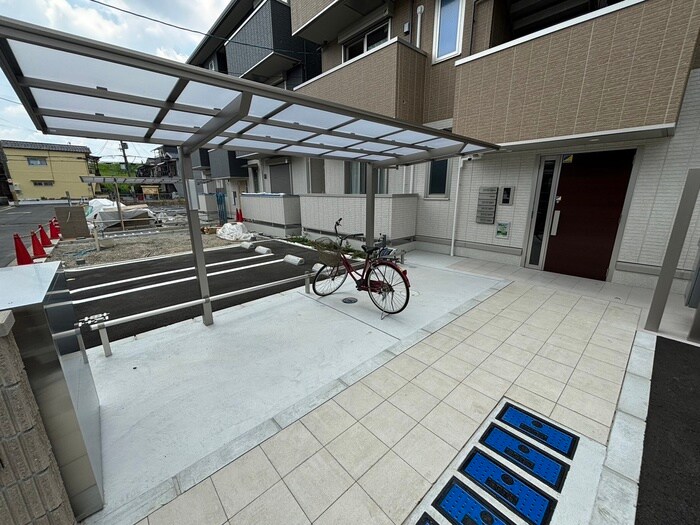 物件外観写真2　(駐輪場)