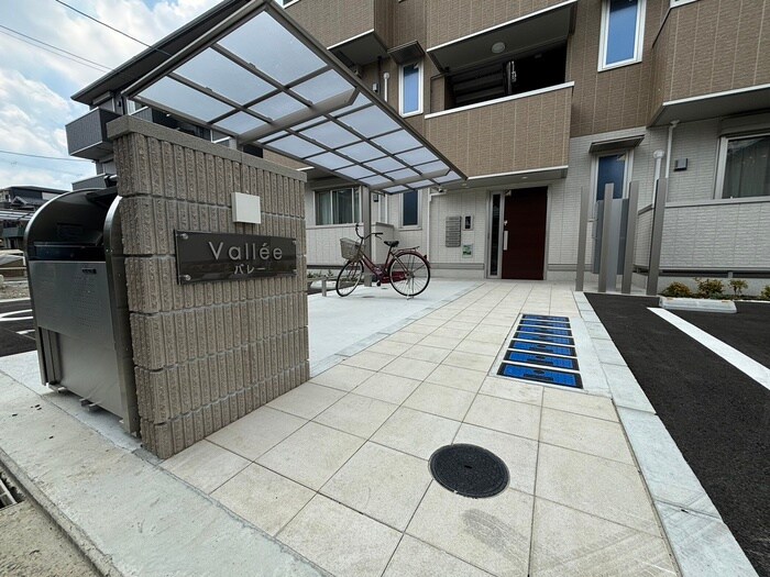 物件外観写真4　(エントランス部分)