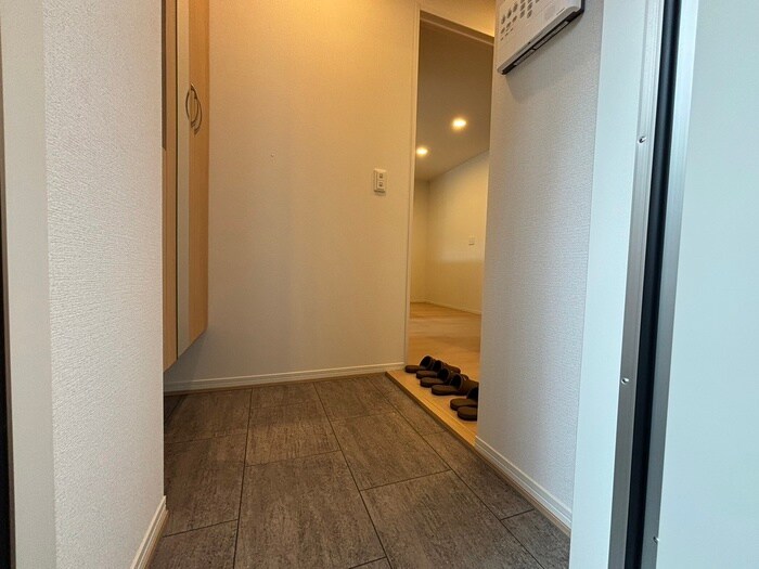物件内観写真16　(玄関)