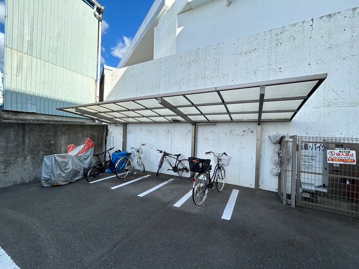 物件外観写真4　(駐輪場)