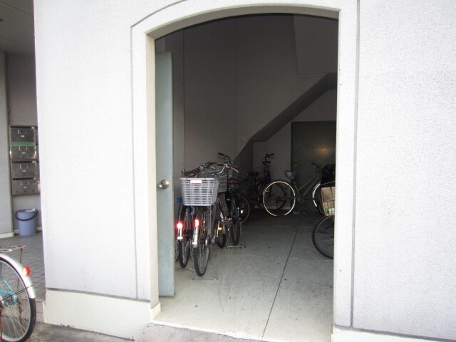 物件外観写真3　(駐輪場)