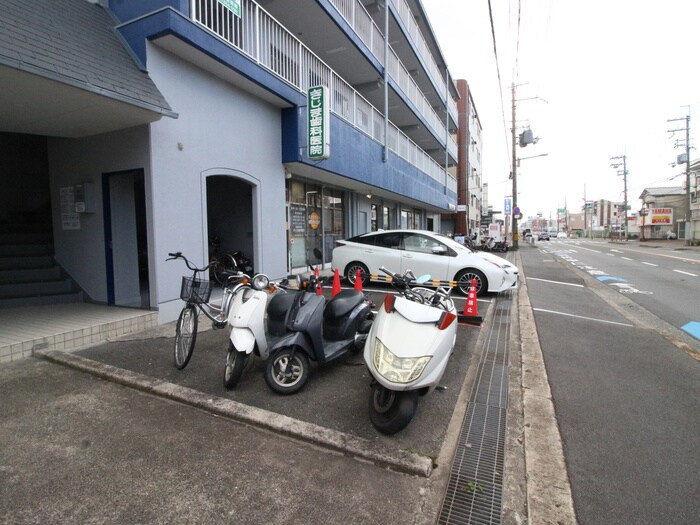 物件外観写真5　(駐輪場)