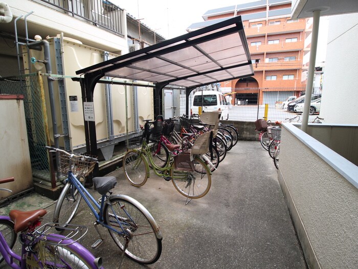 物件外観写真5　(駐輪場)