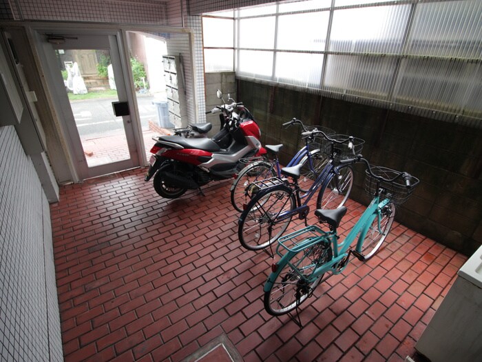 物件外観写真3　(駐輪場)