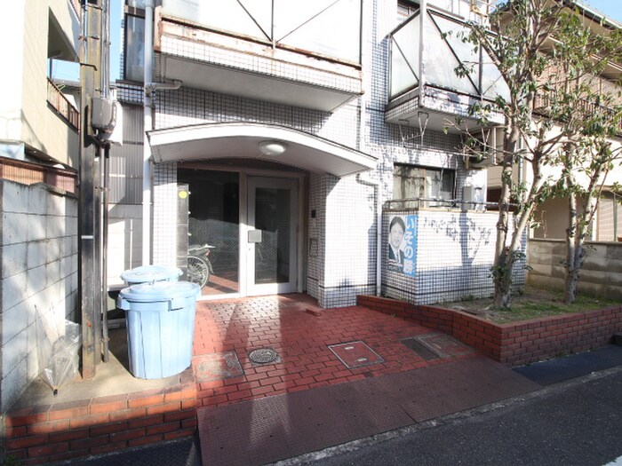 物件外観写真4　(エントランス部分)
