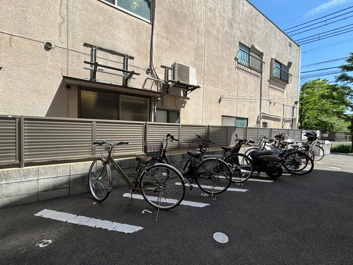 物件外観写真2　(駐輪場)
