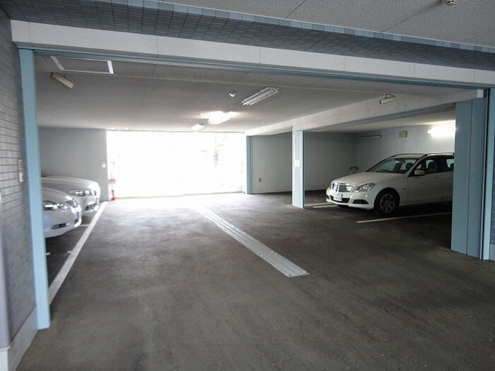 物件外観写真5　(駐車場)