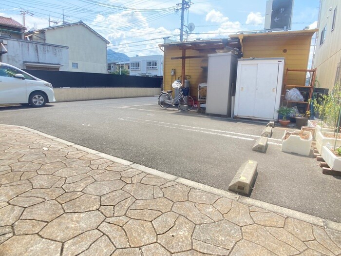 物件外観写真3　(駐車場)