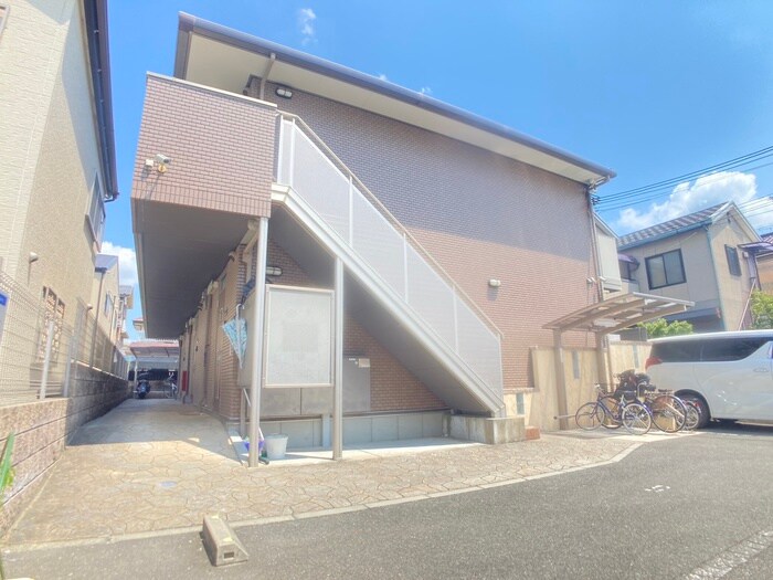 物件外観写真6　(エントランス部分)