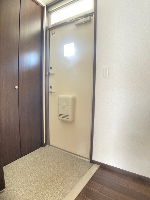 物件内観写真12　(玄関)
