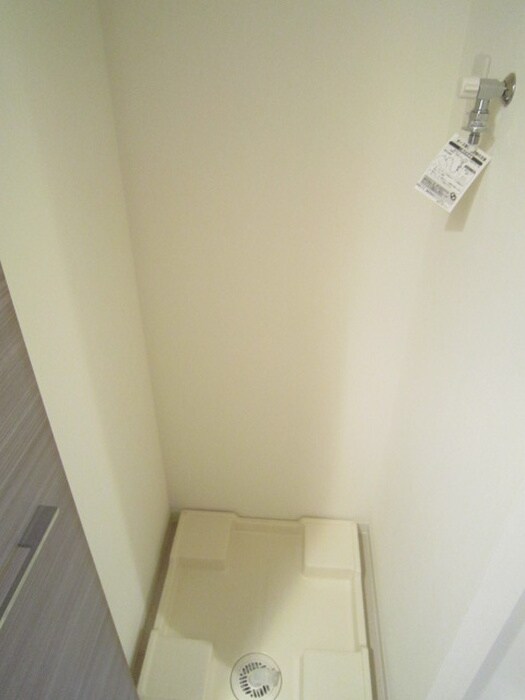 物件内観写真9　(洗濯機置場)