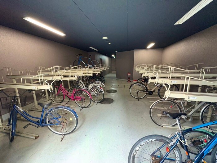 物件外観写真3　(駐輪場)