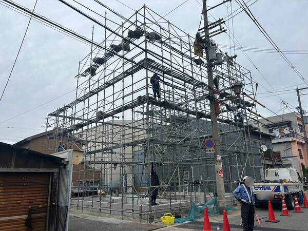 建築中