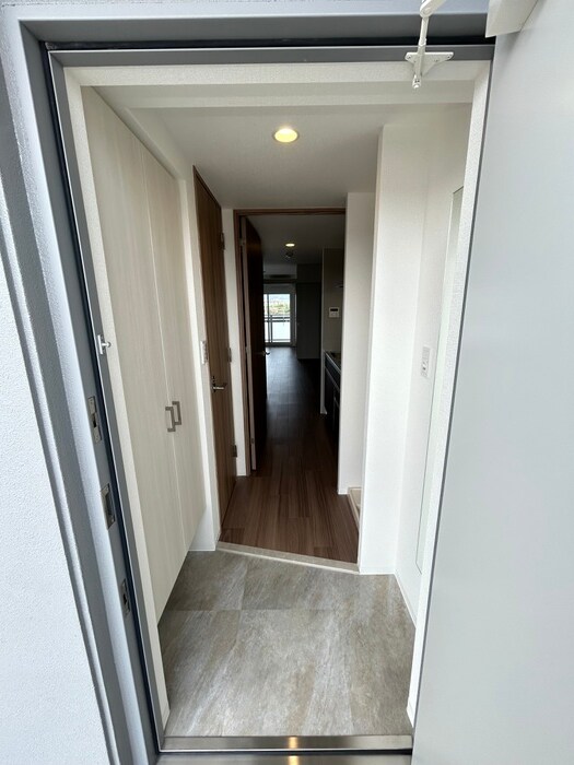 物件内観写真16　(玄関)