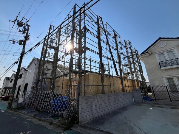 建築中