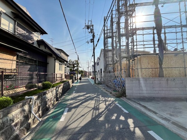 建築中