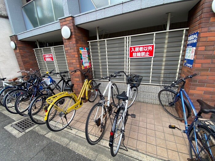 物件外観写真2　(駐輪場)