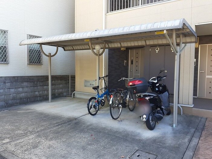 物件外観写真5　(駐輪場)