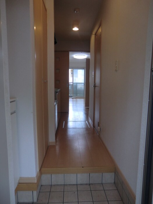 物件内観写真16　(玄関)