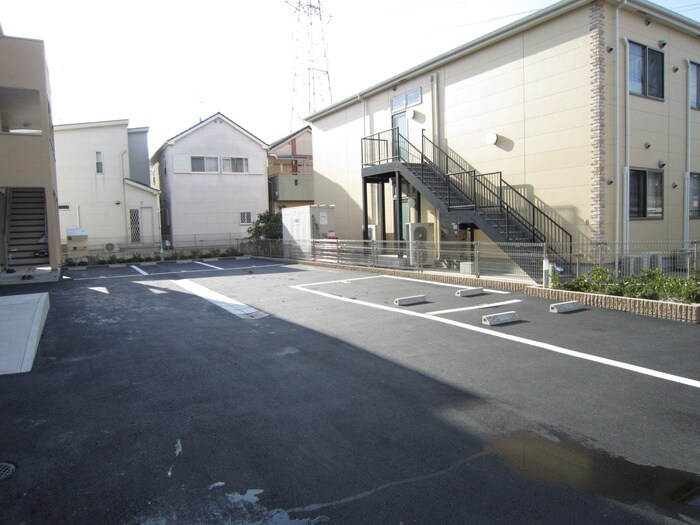 物件外観写真4　(駐車場)