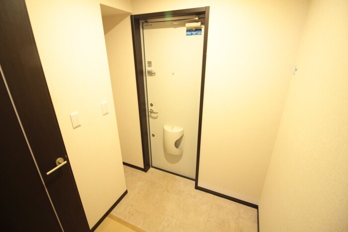 物件内観写真17　(玄関)