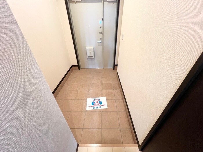 物件内観写真18　(玄関)