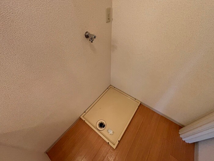 物件内観写真10　(洗濯機置場)