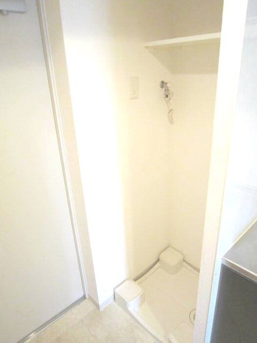 物件内観写真10　(洗濯機置場)