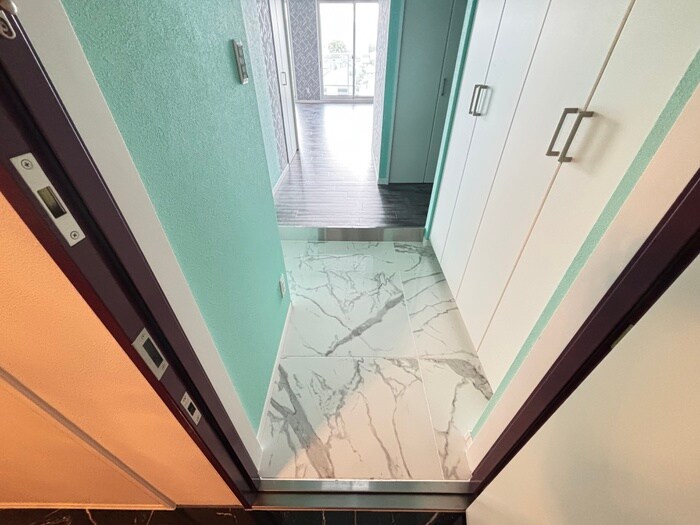 物件内観写真14　(玄関)