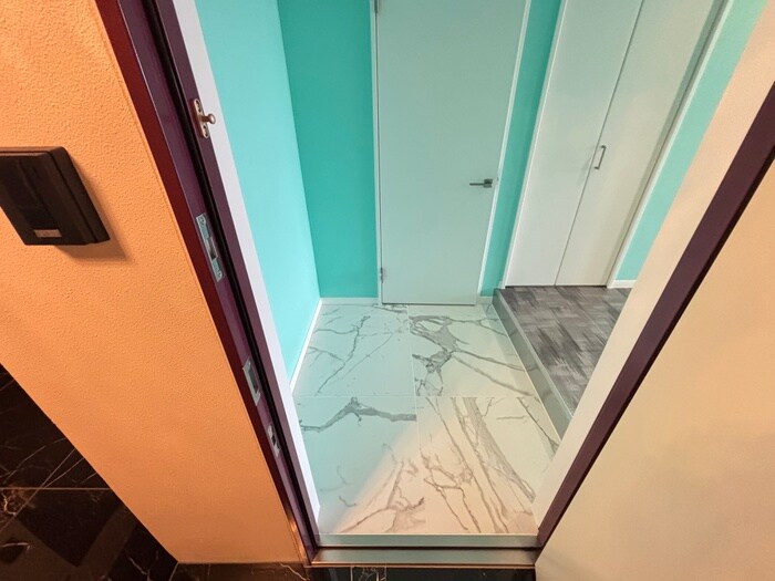 物件内観写真14　(玄関)