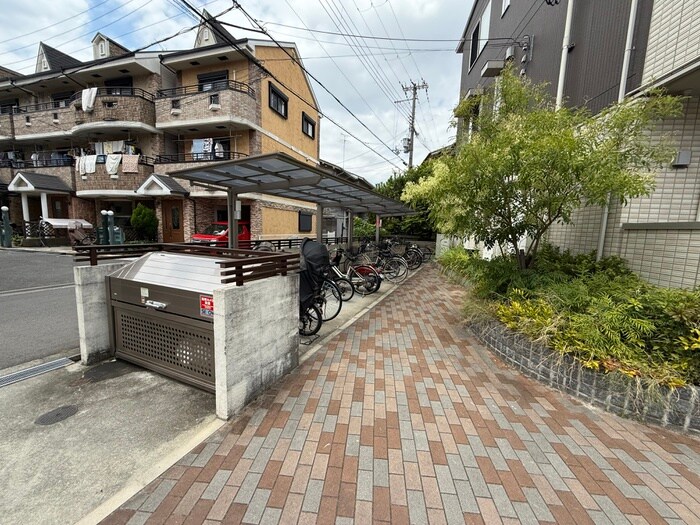 物件外観写真4　(駐輪場)
