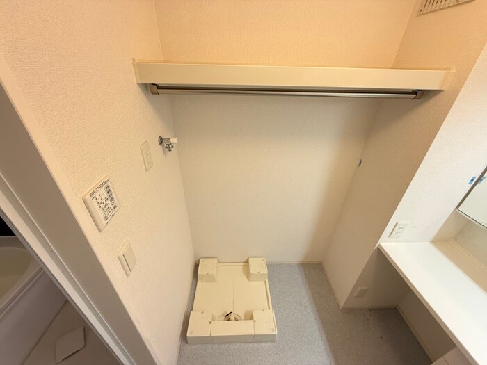 物件内観写真12　(洗濯機置場)