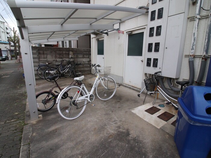 物件外観写真2　(駐輪場)