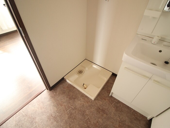 物件内観写真18　(洗濯機置場)