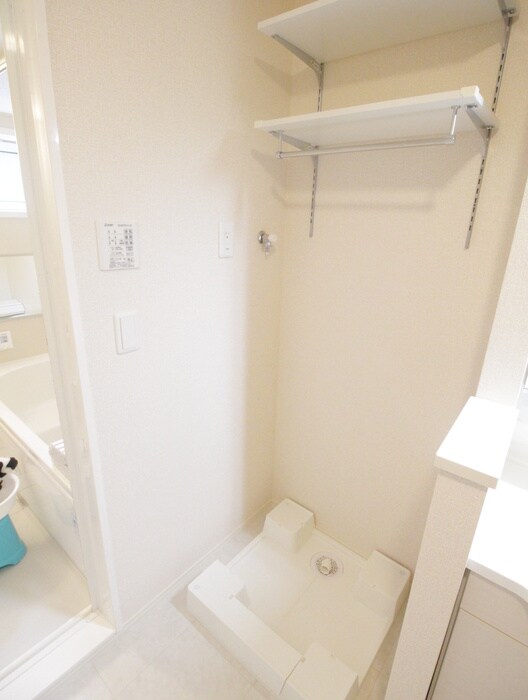 物件内観写真18　(洗濯機置場)