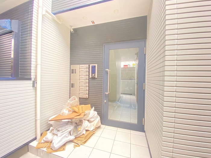 物件外観写真3　(エントランス部分)