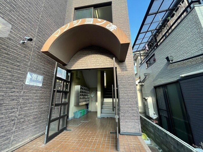 物件外観写真2　(エントランス部分)