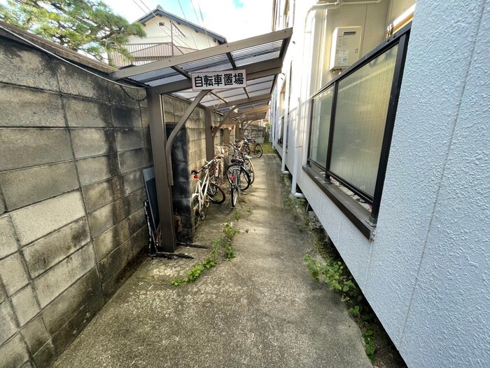 物件外観写真5　(駐輪場)
