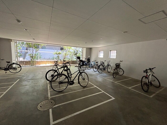 物件外観写真4　(駐輪場)