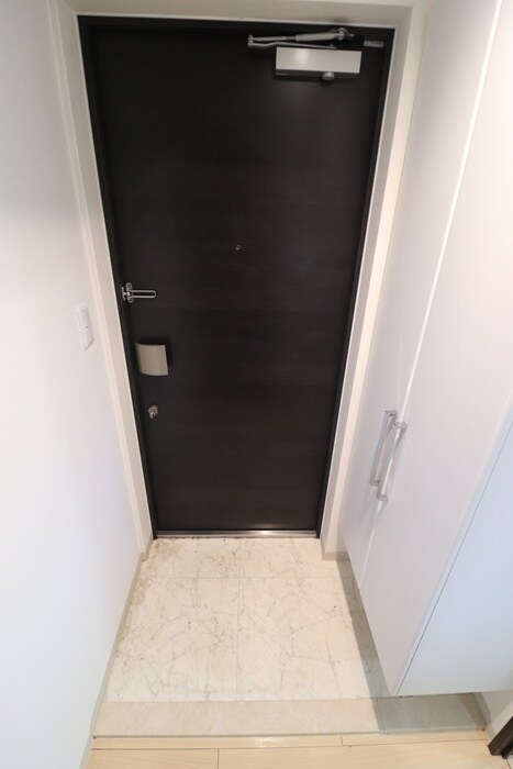 物件内観写真16　(玄関)