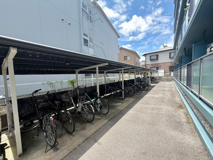 物件外観写真4　(駐輪場)