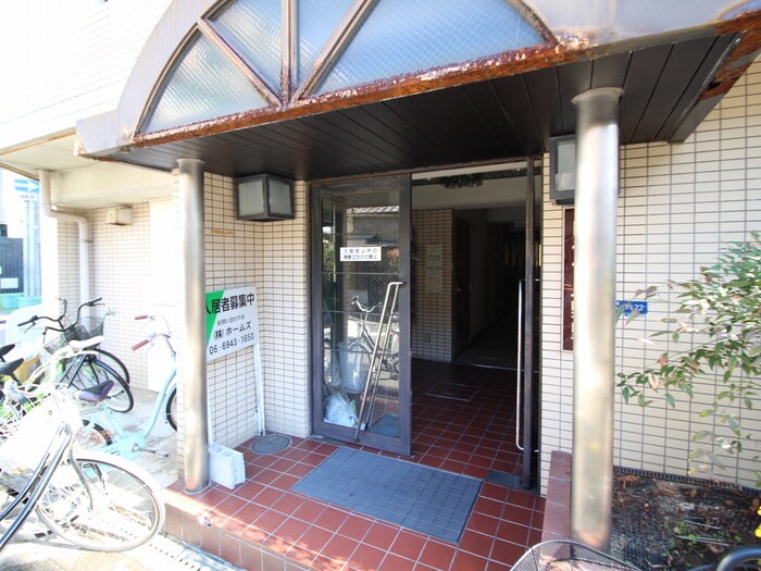 物件外観写真3　(エントランス部分)