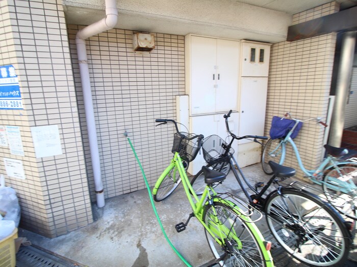物件外観写真5　(駐輪場)