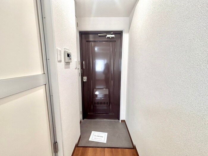 物件内観写真14　(玄関)