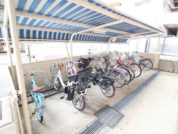 物件外観写真4　(駐輪場)